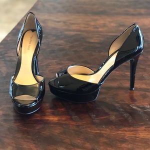 Gianni Bini black patent platform peep toe heel